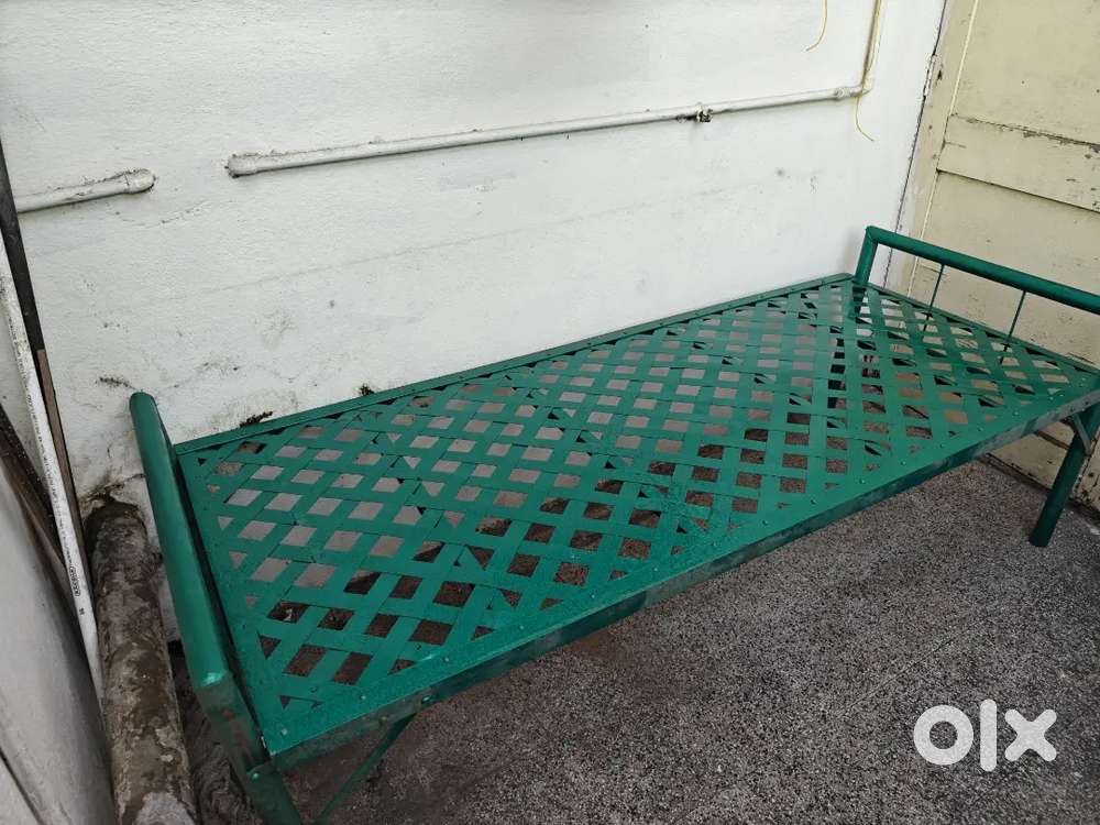 2*6 ft metal frame bed