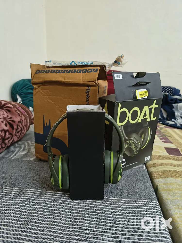 Boat Rockerz Headphone 413 (I buy two headphones from flipkart)