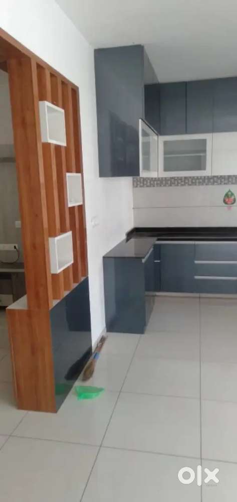 फलेट में किचन बेडरूम फर्नीचर ओर ओल वकॅ समाधान