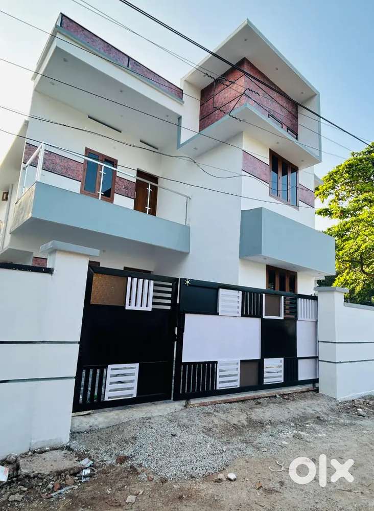 5.5 cent 4 Bhk New House Madannada)