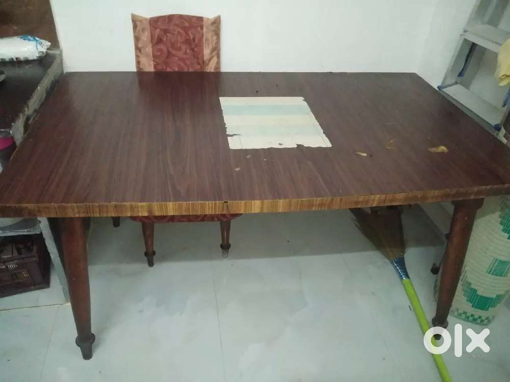 Pure Sagwan wood 6 seater dinning table