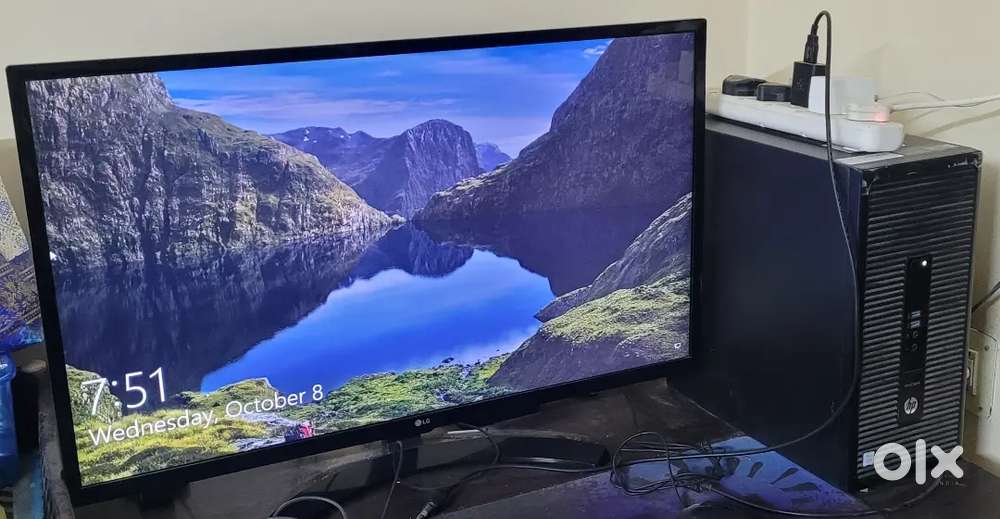 i7 6th gen CPU - 32inch 1080p Monitor with Table and rotating chair