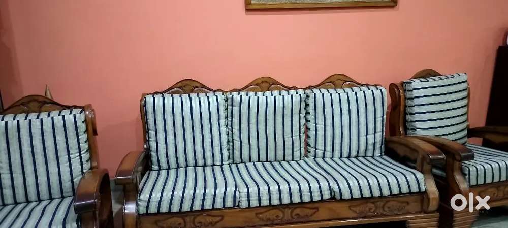 Sofa of teak wood