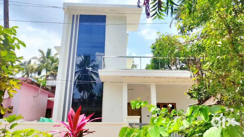 കുട്ടനെല്ലുർ 5 സെൻ്റ് സ്ഥലവും 1700 സ്ക്വയർ ഫീറ്റ് പുതിയ വീട്