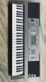 Rarely used Yamaha Keyboard with adaptor and music rest