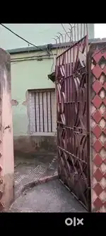 Pone 2 katha jamin pe ghar bana hua hai G+1 near Ramlila maidan Entali
