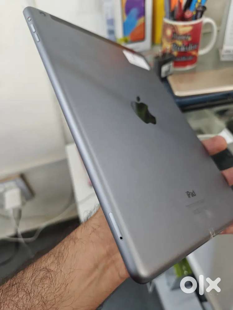 Apple ipad air 1st gen Good condition with charger Only