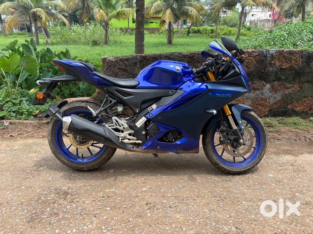 R15 v4 top model quick shifter