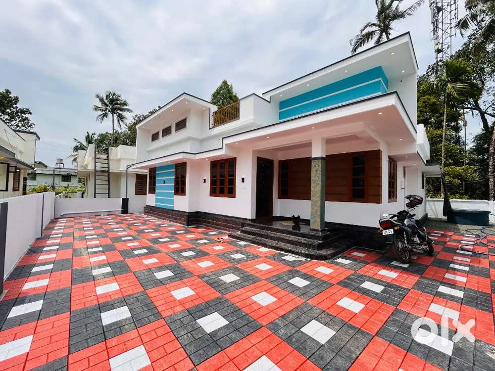 6 cent 1250 sqft 3bhk attached Kakkanad muvattupuzha road pattimattom