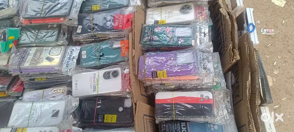 I HAVE LOTS OF MOBILE ACCESSORIES FOR SELLING.
