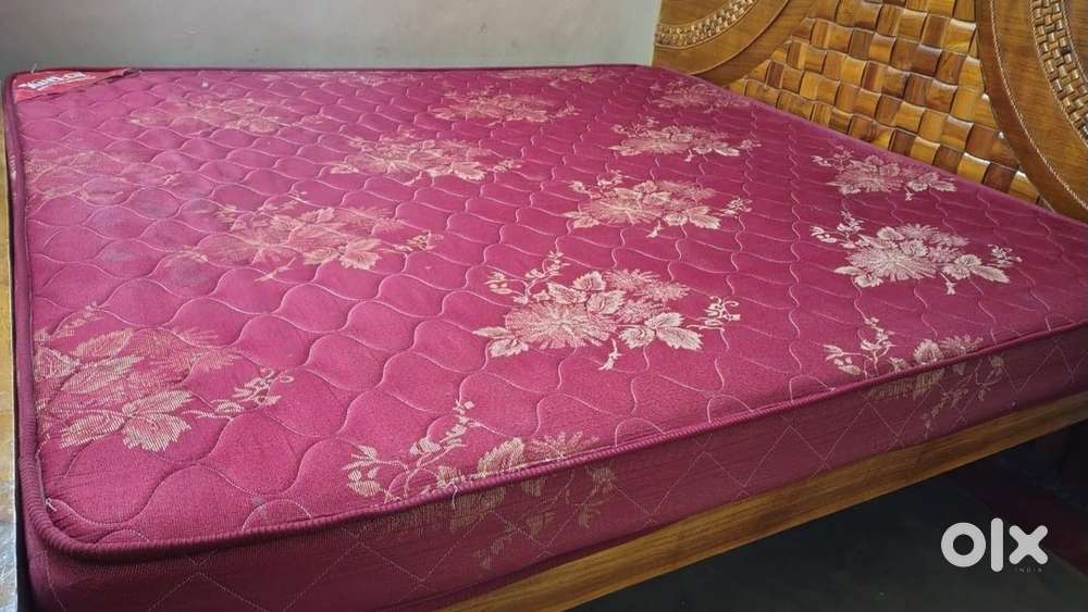 Bed red coulor
