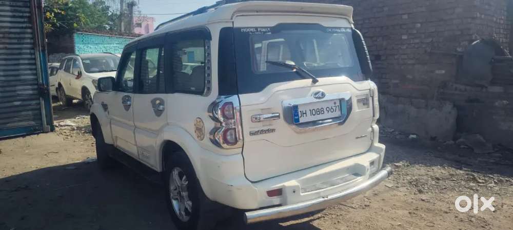 Mahindra Scorpio S10 2016