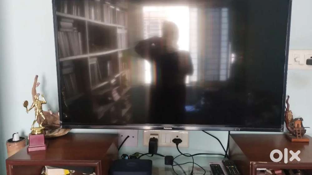 43 inch LED Full HD TV.Very good condition. Look like new.with remote