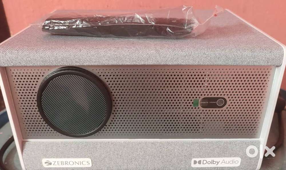 Zebronics Pixaplay 68 Projector ( Just 10  days old brand new)