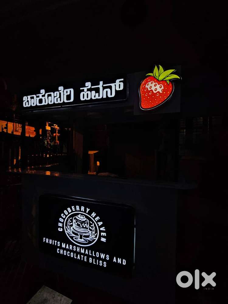 FOOD CART (marshmallow, strawberry dips)