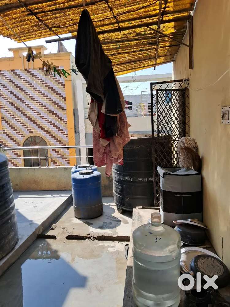 Single room available for  sharing male