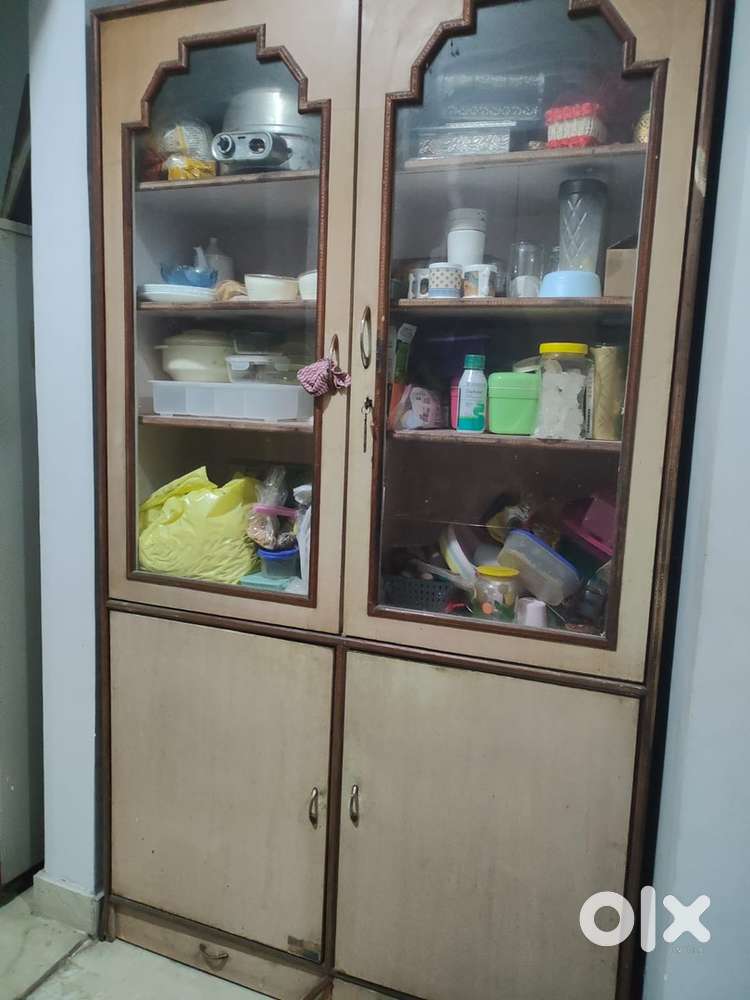 Crockery almirah