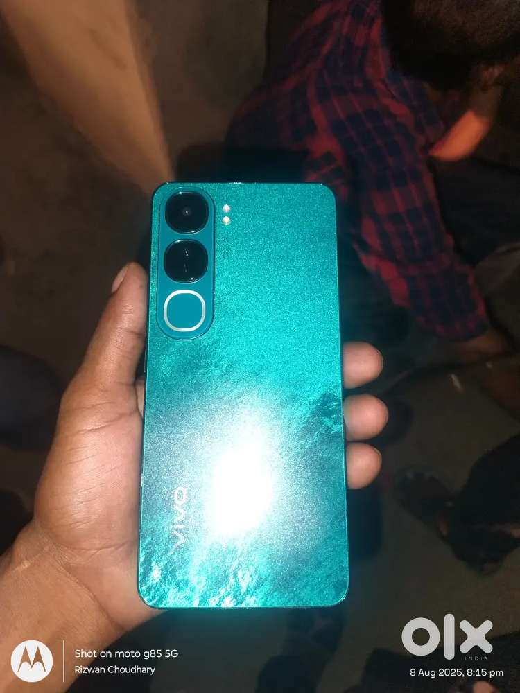 vivo y300 5g(8gb Ram+256 gb)