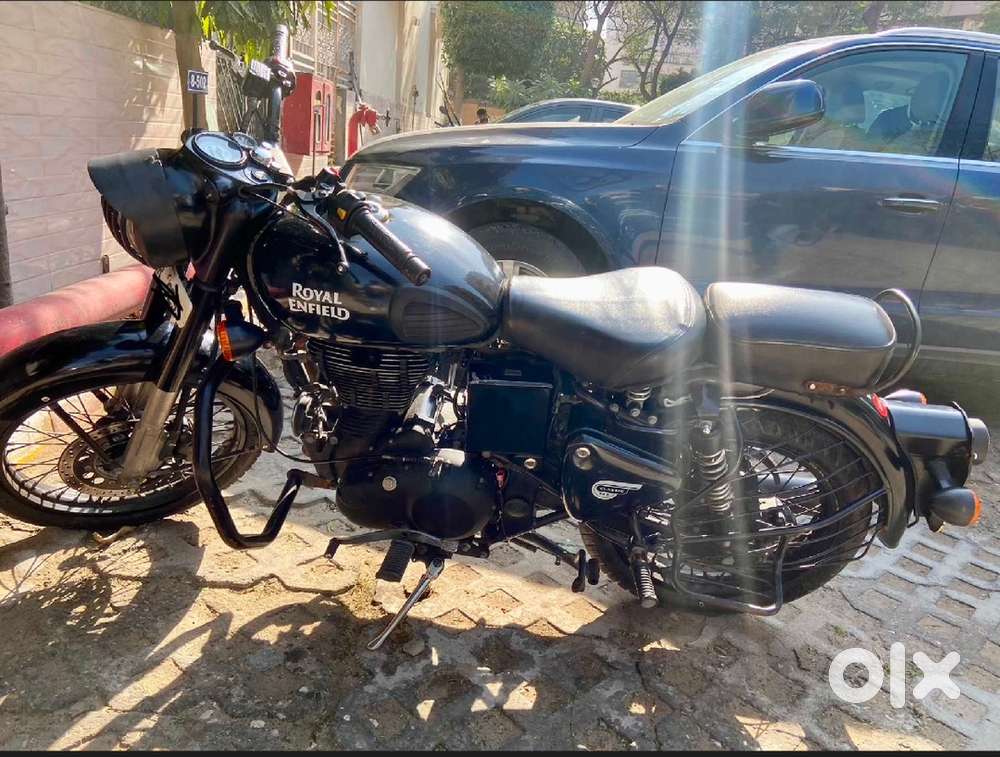Royal Enfield Classic 500 (1st Owner)- Black Beauty
