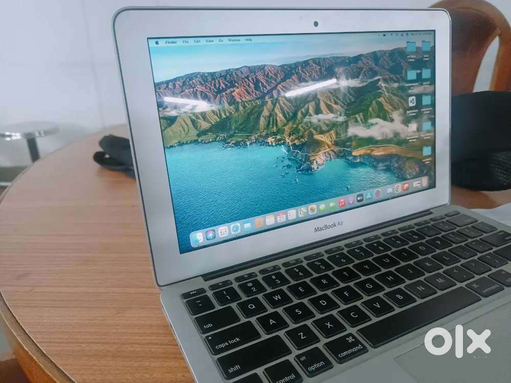 MacBook Air  11-inch Display  macOS Big Sur  Excellent Condition