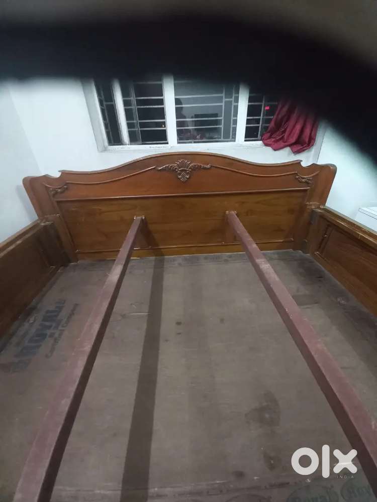 Shagun wood bed