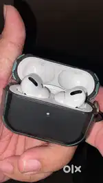 Air pods Pro ( Gen 1 ) Active noise cancellation
