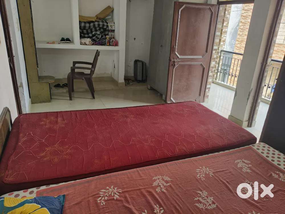 2 bed and wardrobe