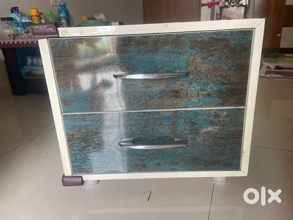 Azziano-Bed side tables 2 nos.