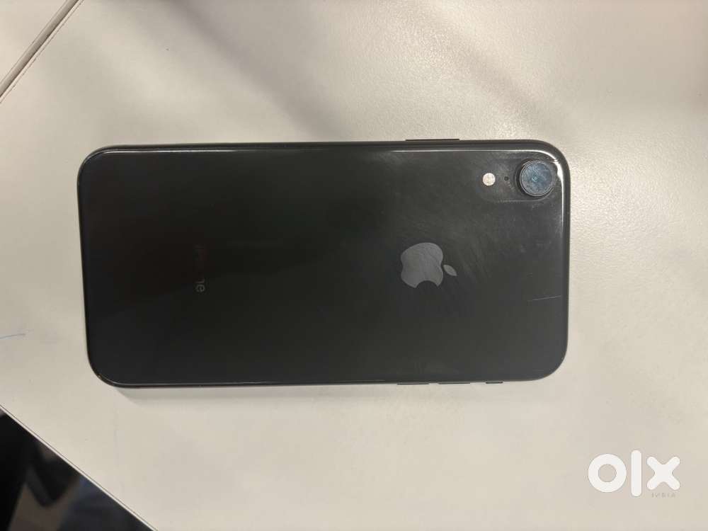 Iphone XR (128 gb) single handed used by IT professional for sale.
