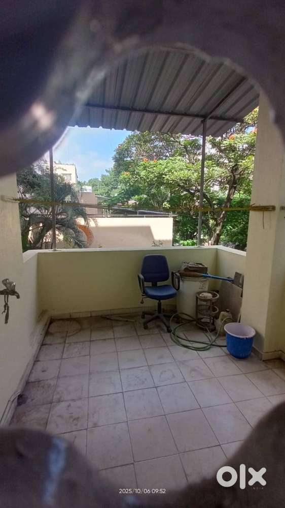 3BHK semi furnished flat available on rent immediate or company guest
