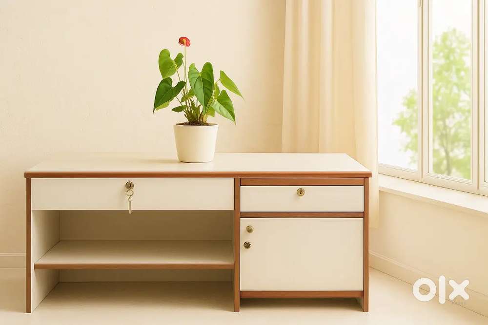 Table which can be used to study or as a computer table