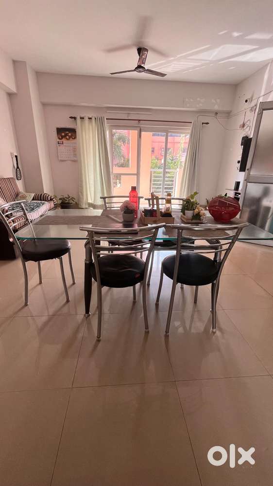 6-seater dining table with chairs included
