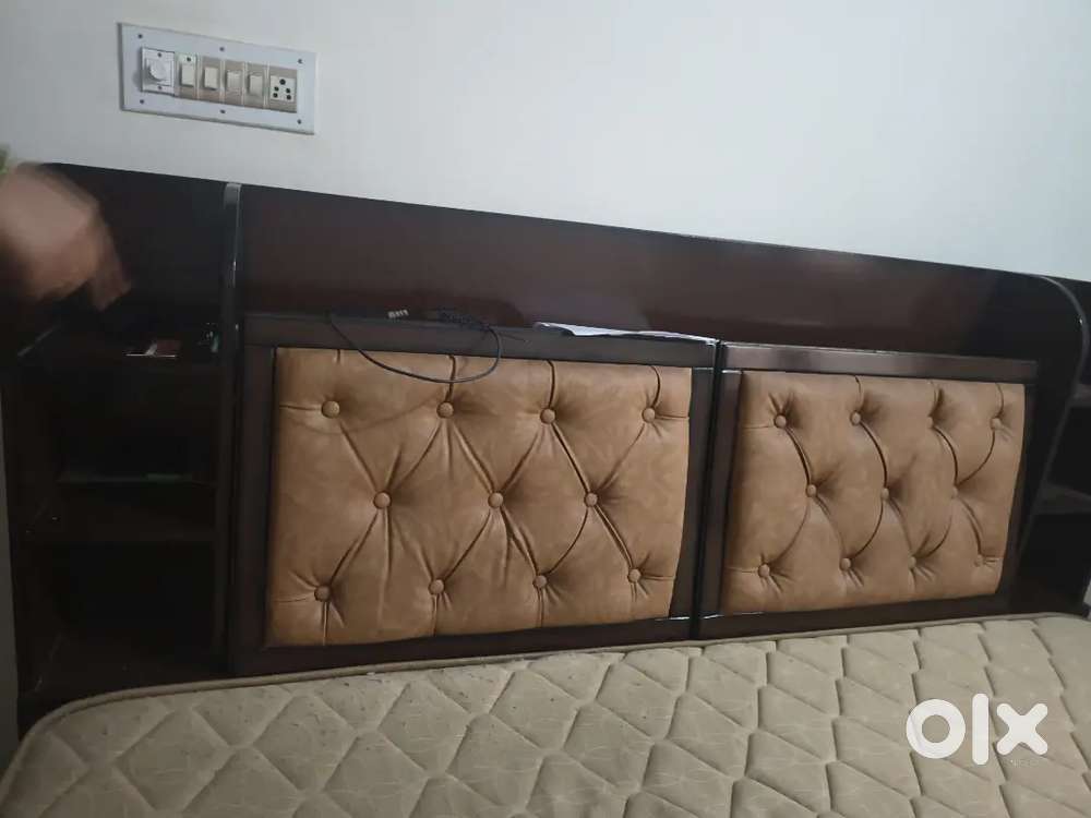 Bed & Cort with storage