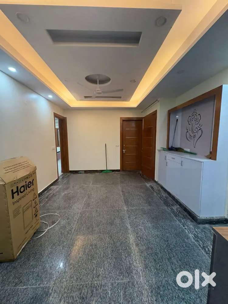Available 3 BHK furnished floor