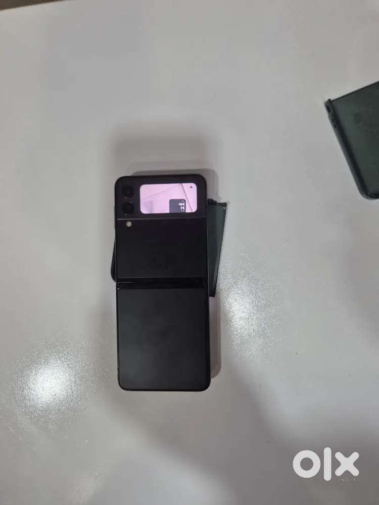 Samsung z flip 3,2.5 years old,