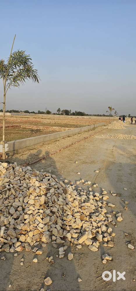 plasio mall seकुछ ही दूरी पर अब आप की अपनी  जमीन. वो  भी आप के