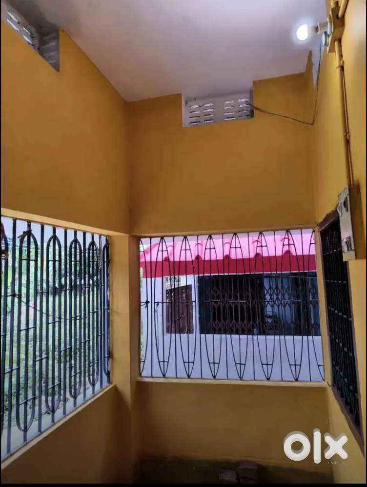 2BHK flat for fmly & female Near Benta, M.L.A. Academy