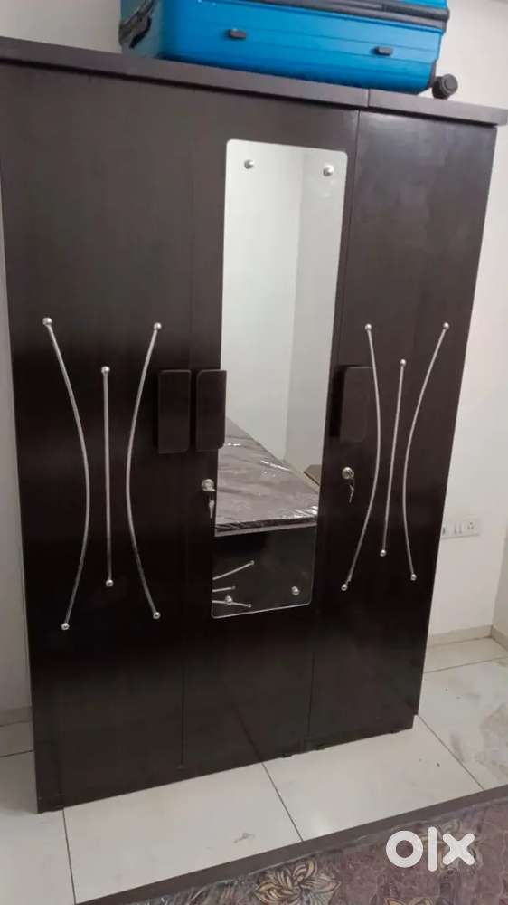 3 door wardrobe £992