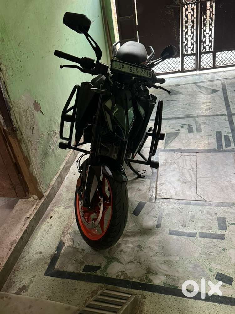 2025 KTM Duke 250 ebony black 1250 km