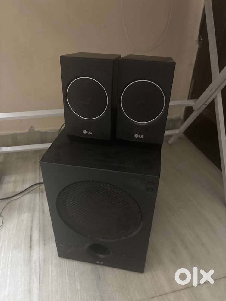 LG Speaker with bluetooth and 2 speakers