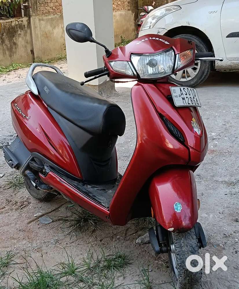 Honda Activa 4G is next to showroom.Bit  negotiable