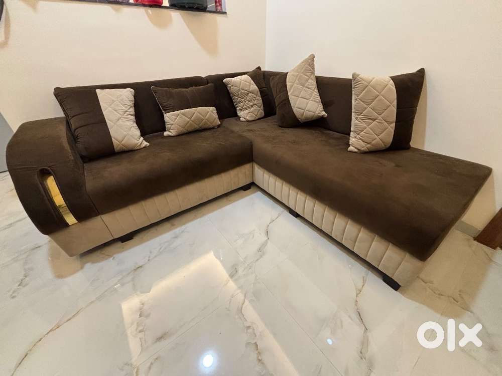 5-Seater L-Shaped Sofa with 5 Cushions 5 Months Old, Like New