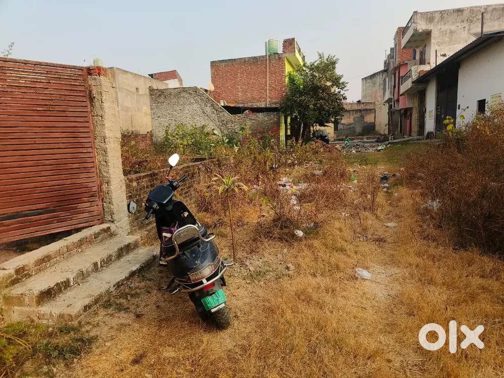 यह plots बेचना चाहते हैं