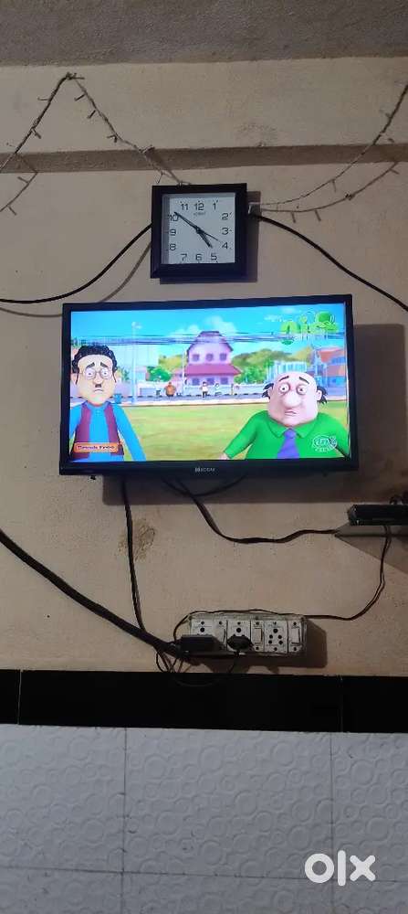 Kodak led tv 24 inch with remort with wall mount   working condition