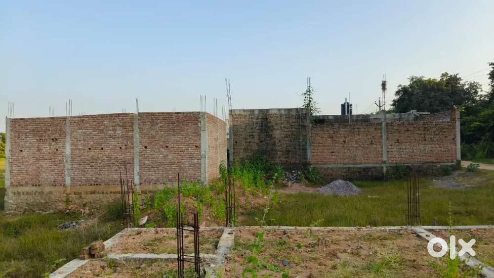 Highway se 500 meter andar or beeda se sirf 200 meter pass  double rod