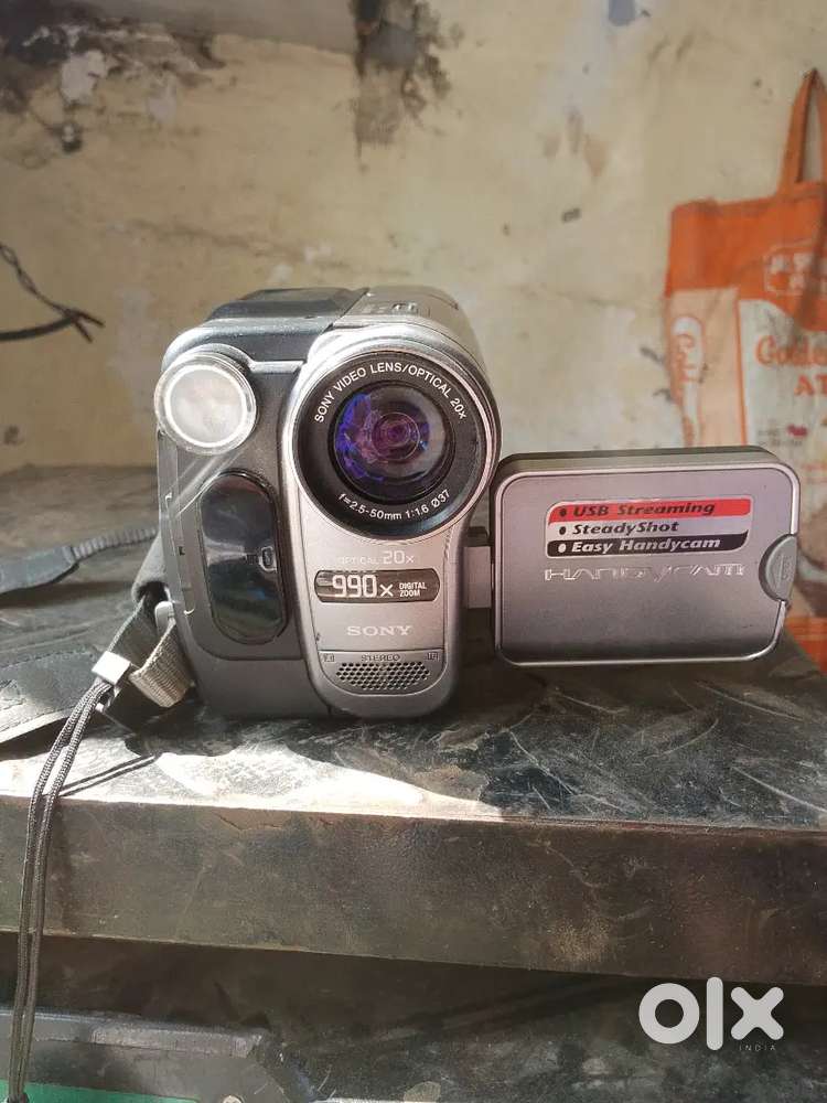 Sony camera DCR-TRV285E WITH CHARGER