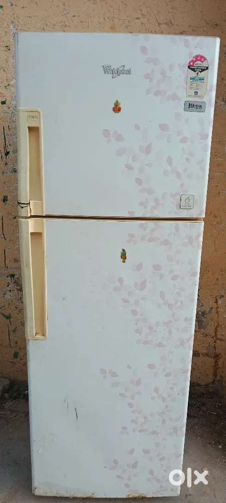 Whirlpool double door freeje 330 liter