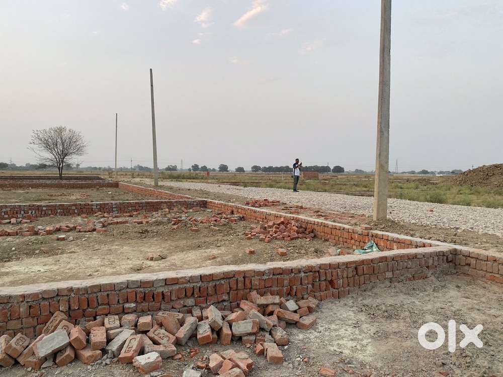 Rohania me sabse behtrin socity me plot gangapur road par