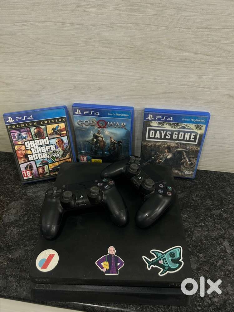 PS 4 with 2 remotes