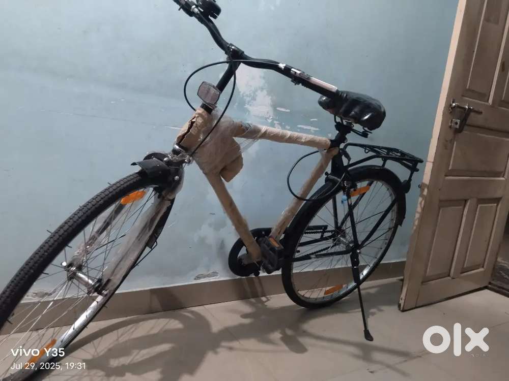 BSA Photon cycle features a strong lightweight aluminium frame cycle